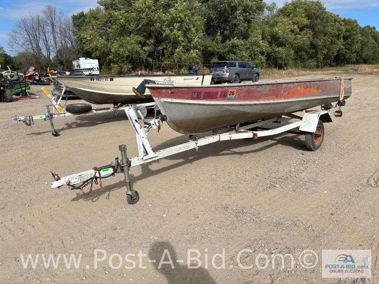 1969 Lund 14' Boat On Trailer. DNR 5373AN Is Good Thru 2026. No Registrati