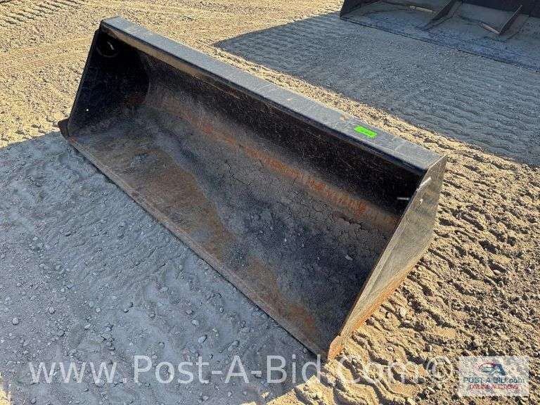 6' Bukcet On Quick Tach Plate.