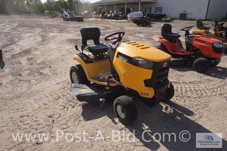 Cub Cadet XT 2 Hydrostatic 42" Riding Lawn Mower With Kohler 7,000 Series 2