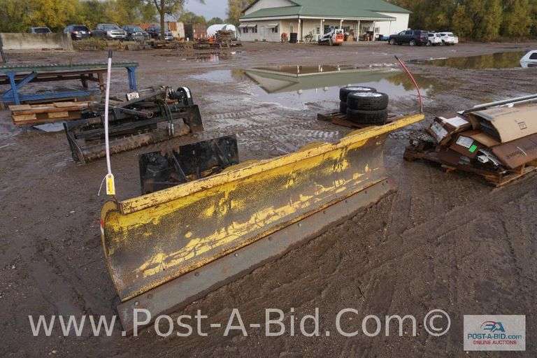 Heavy Duty 9' Snowblade With Quick Tach Plate.