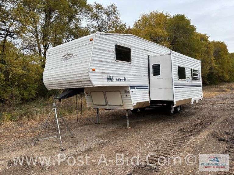 2002 Innsbruck 5th Wheel Camper, PRIOR SALVAGE TITLE, Approx. 27' Long, Has Had Water Damage, Owner