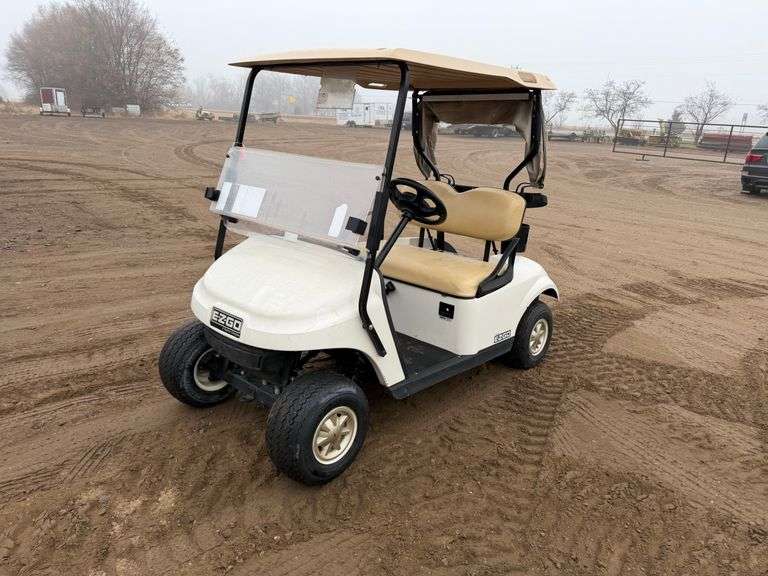 2017 EZ-GO Gas Golf Cart With Canopy, Windshield, Reverse, Bag Holder In Rear. Runs And Drives.