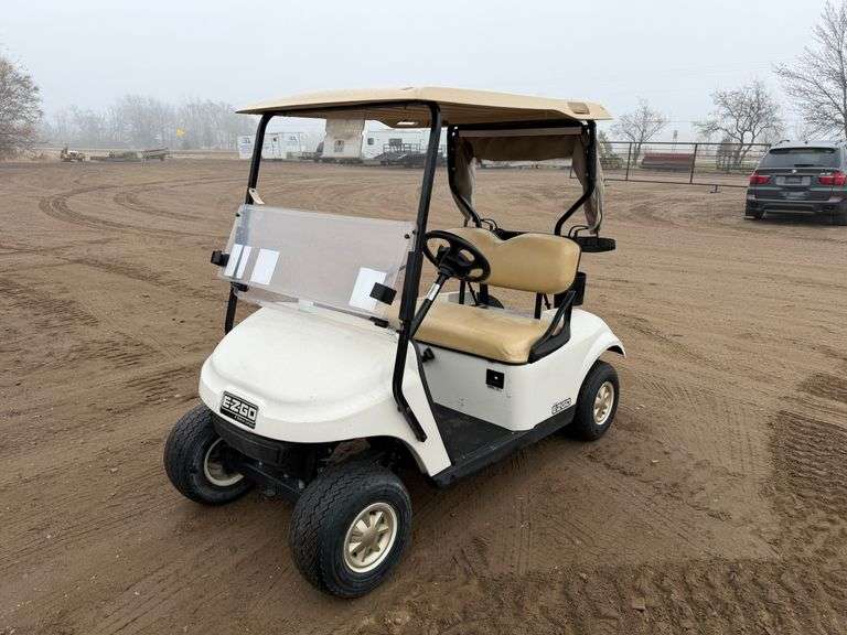 2017 EZ-GO Gas Golf Cart With Canopy, Windshield, Reverse, Bag Holder In Rear. Runs And Drives.