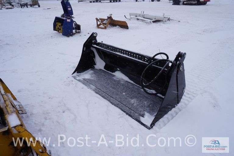New Future 72" Hydraulic 4-In-1 Skidsteer Bucket. It's A Bucket/Dozer/Back