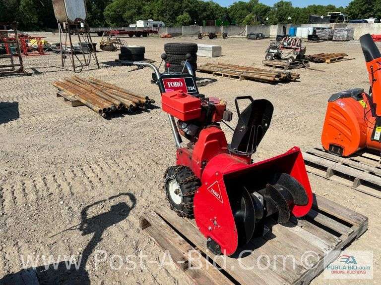 Toro 724 Snowblower, Does Not Run, Model # 38050, Serial # 7000397.
