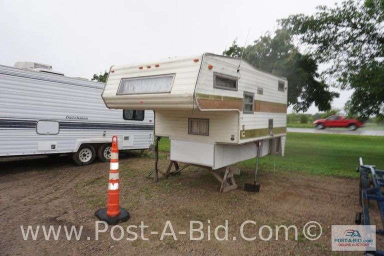 Leer Slide in Pick Up Camper, 1977, 8 1/2' Has AC, Stove, Furnace, Bathroom