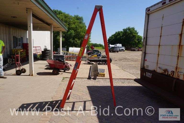 Louisville 8' Ladder.