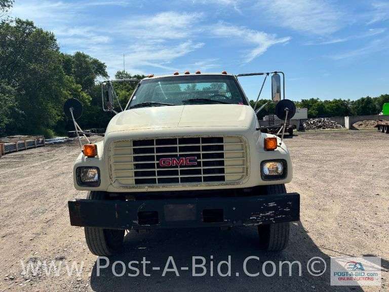 2001 GMC C6500 Flatbed Truck, With 8.1 L Gas Motor, Automatic, 11' Flatbed,
