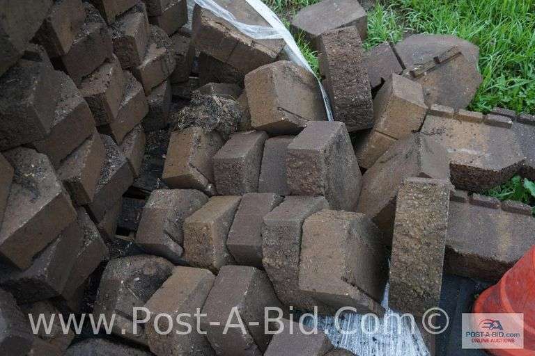 1 Pallet Of Brown Landscaping Bricks, Owner Stated, "Approx. 144 Bricks."