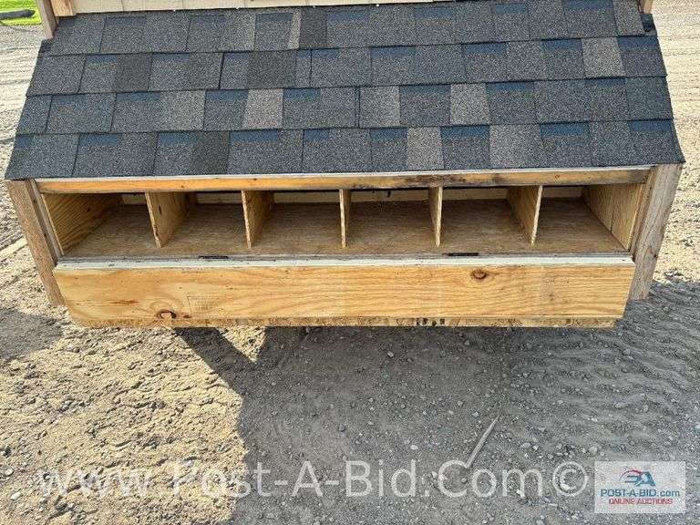 Chicken Coop, Owner Stated, "Fully Insulated And Vented," 5 Nesting Boxes, Boards Mounted On Roof To