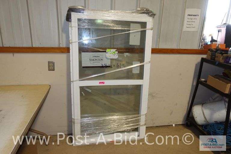 Simonton Vinyl Single Hung Window, 35 1/2" x 61 1/2" Never Installed.