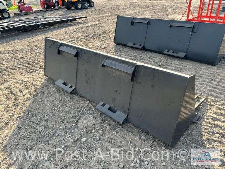 78" Bucket With Quick Tach Plate.