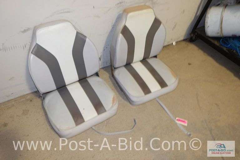2-Boat Seats, Light Gray/Park Gray.