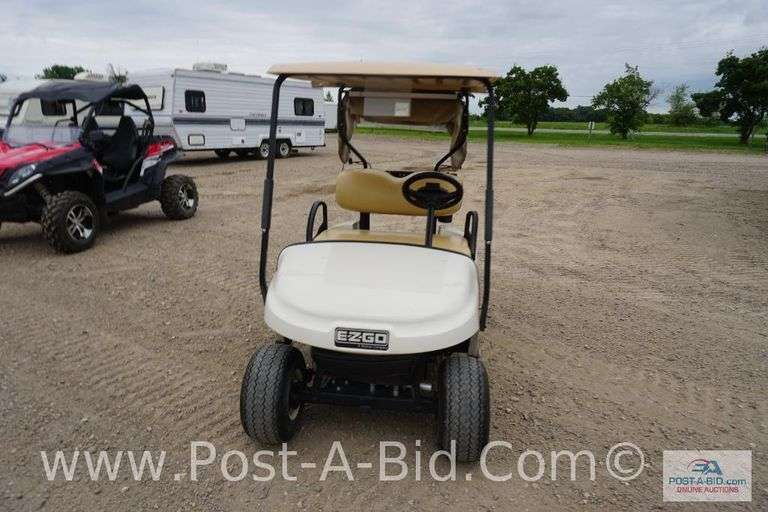 2017 EZ-Go Gas Golf Cart With Golf Bag Holders, Kawasaki Gas Motor, Canopy.