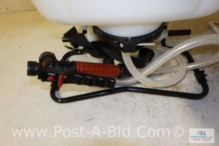 Strongway 4 Gallon 30-90 PST Backpack Sprayer, Never Used-New.
