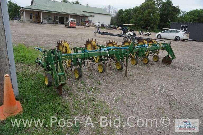 John Deere 825, 6 Row Cultivator, With Danish Teeth Rolling Shields With Fe