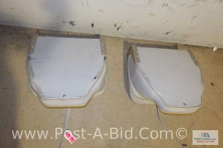 2-Boat Seats, Light Gray/Park Gray.
