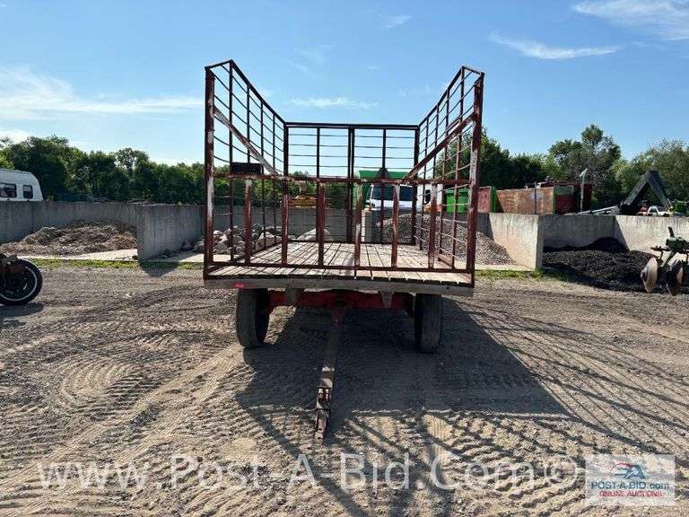 Morehead 8' x 16' Kicker Bale Rack On 8 Ton Running Gear, 1 Side Door, Owne