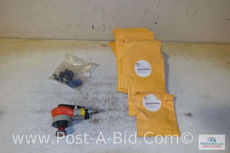 3M Mini Orbit Sander, With A Lot Of Sanding Disc's.