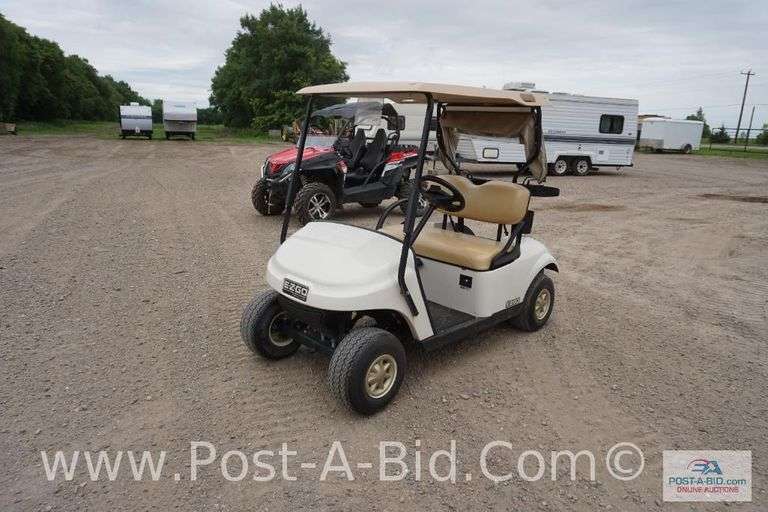 2017 EZ-Go Gas Golf Cart With Golf Bag Holders, Kawasaki Gas Motor, Canopy.