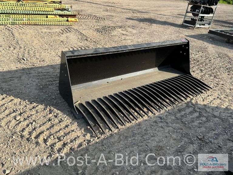 78" Bucket With Quick Tach Plate.