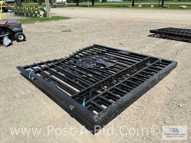 Set Of 2- 14' Bi-Fold Gates.