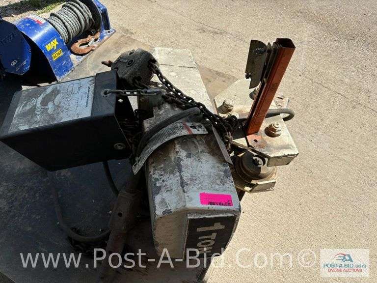 1 Ton Chain Hoist.