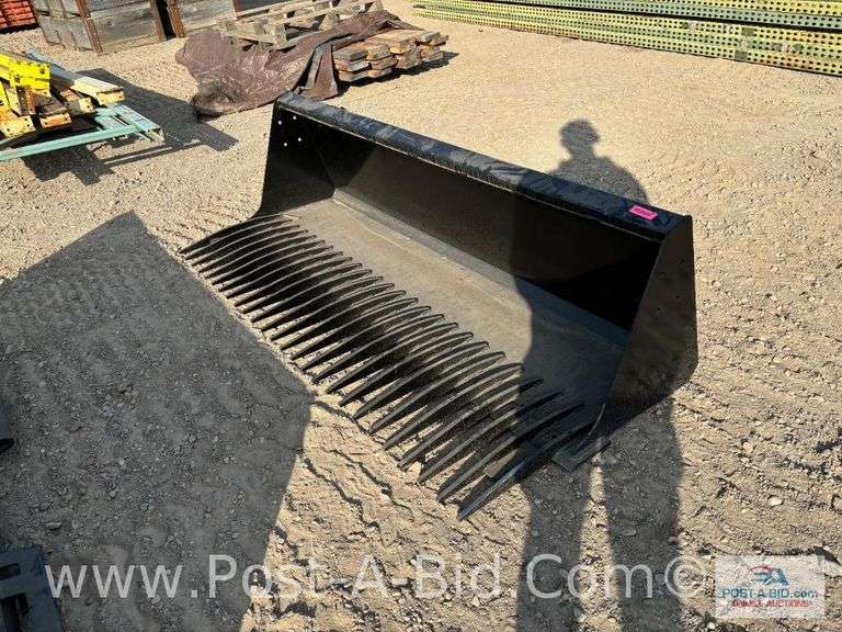78" Bucket With Quick Tach Plate.