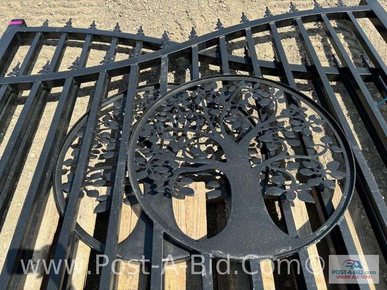 Set Of 2- 14' Bi-Fold Gates.