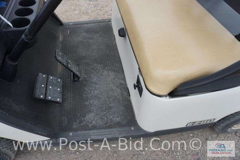 2016 EZ-Go Gas Golf Cart With Canopy, Golf Bag Holders, Kawasaki Gas Motor,