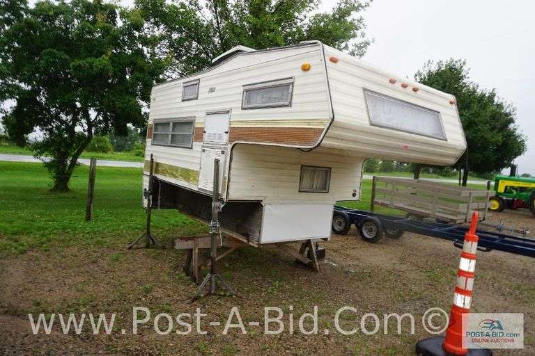 Leer Slide in Pick Up Camper, 1977, 8 1/2' Has AC, Stove, Furnace, Bathroom