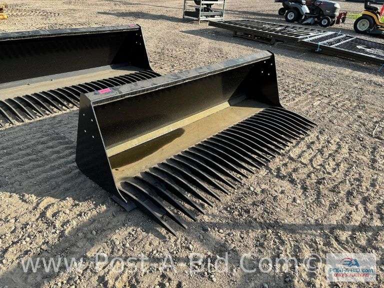 78" Bucket With Quick Tach Plate.