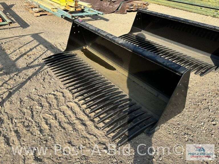 78" Bucket With Quick Tach Plate.