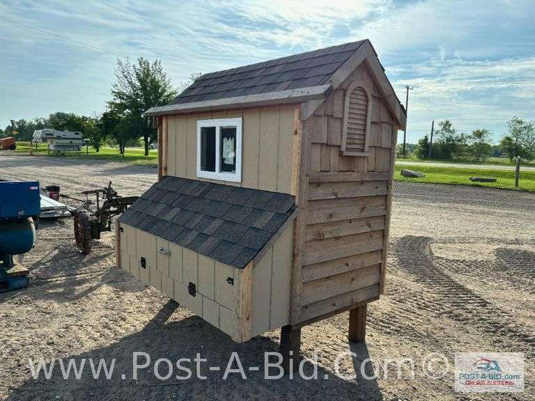 Chicken Coop, Owner Stated, "Fully Insulated And Vented," 5 Nesting Boxes, Boards Mounted On Roof To