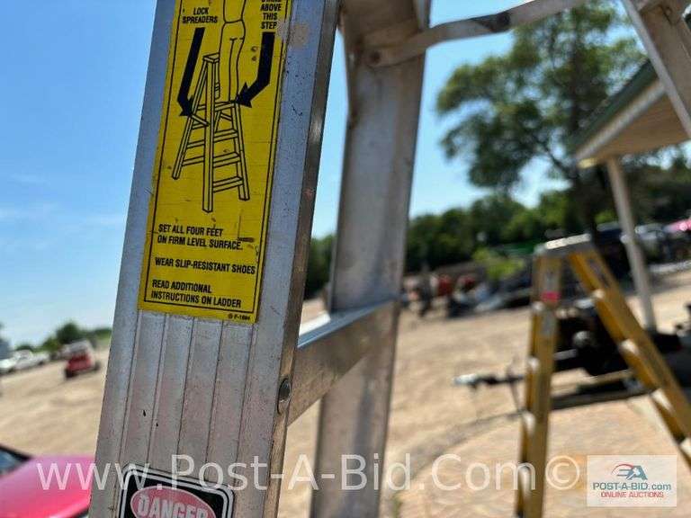 8' Aluminum Heavy Duty Step Ladder.