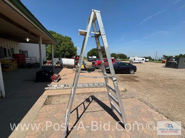 8' Aluminum Heavy Duty Step Ladder.