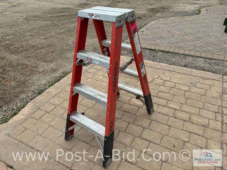 Warner 4' Heavy Duty Double Step Ladder.