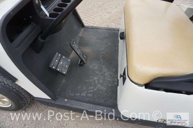 2017 EZ-Go Gas Golf Cart With Golf Bag Holders, Kawasaki Gas Motor, Canopy.