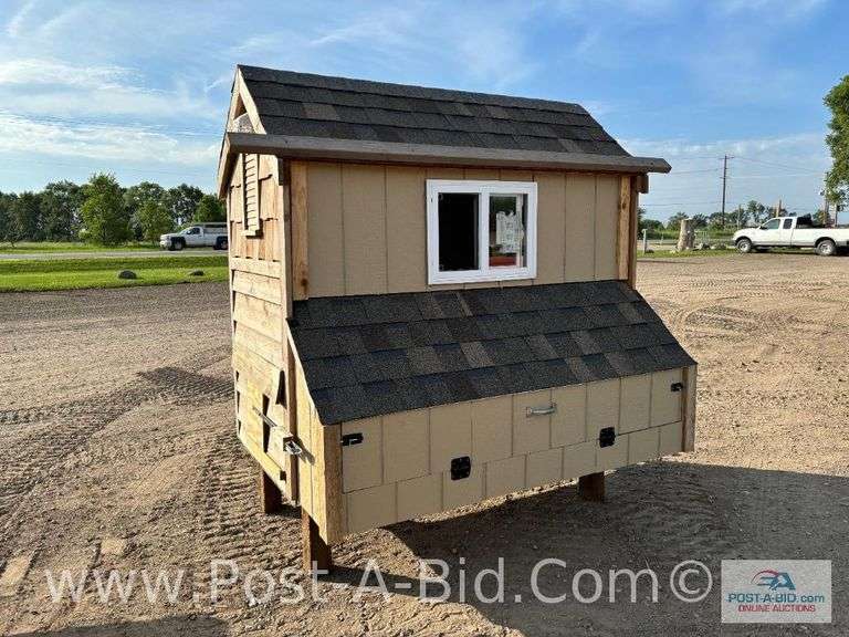 Chicken Coop, Owner Stated, "Fully Insulated And Vented," 5 Nesting Boxes, Boards Mounted On Roof To