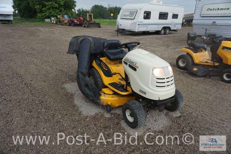 Cub Cadet 1046 Hydrostatic Riding Lawn Mower With 23 HP Motor, 46" Deck. Ru