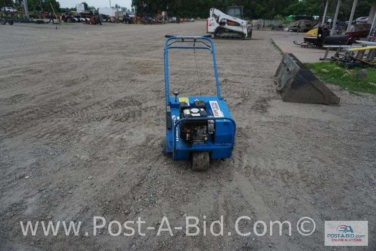 Bluebird 530A Aerator 19" Honda, 4.0 Motor, Runs.