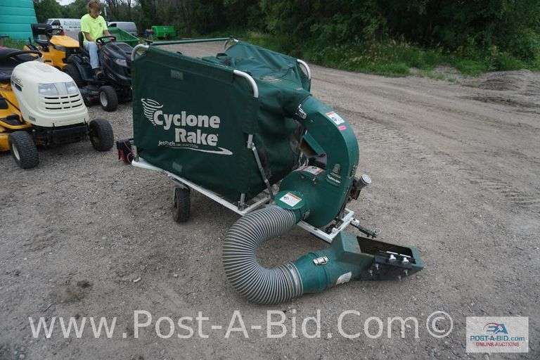 Cyclone Rake Lawn Vacuum, With Tecumseh 5 HP Engine, Hoist For Lawn Mower,