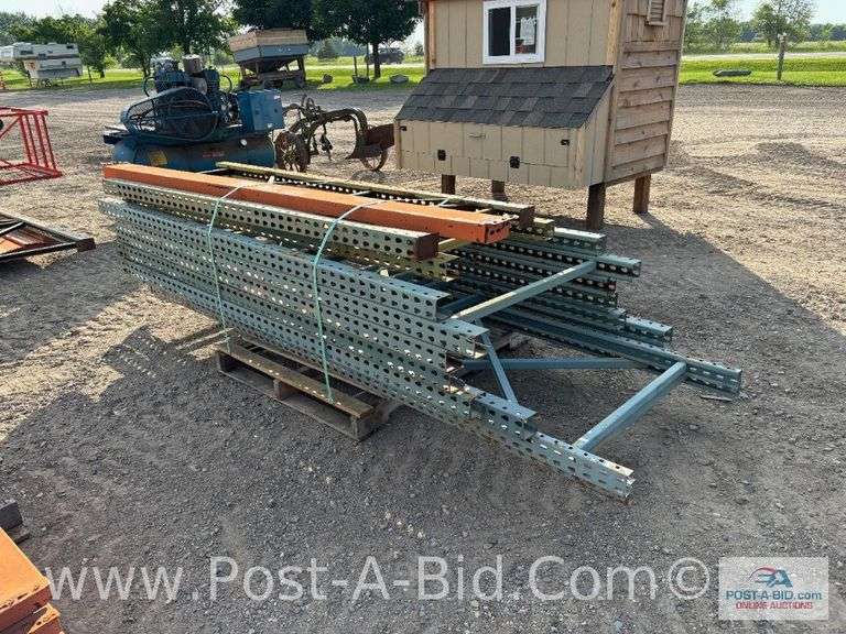 Misc. Pallet Racking Approx. 11 Uprights And 1 Crossbeam.