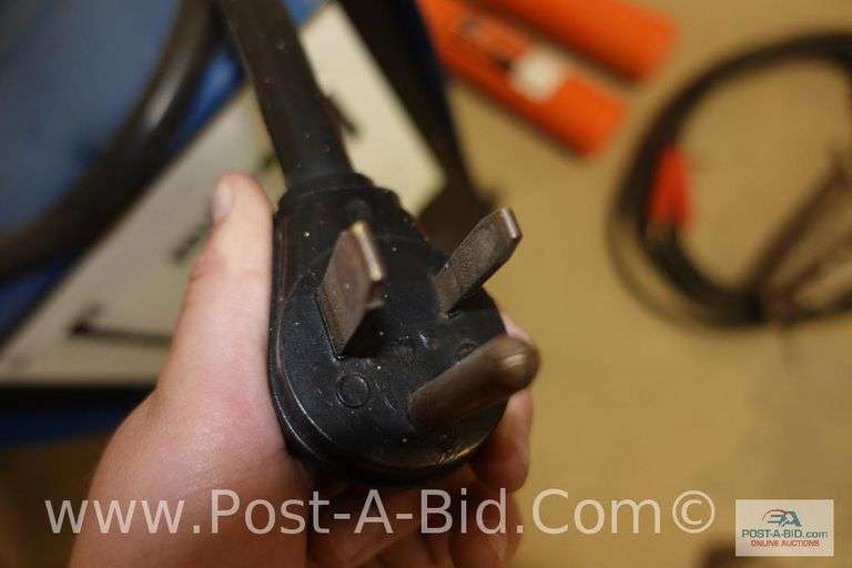 Miller Thunderbolt 225V Welder, Owner Stated, "Comes With 2 Cans Of Welding