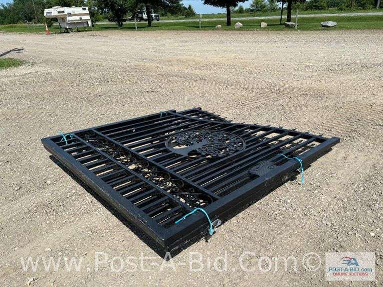 Set Of 2- 14' Bi-Fold Gates.