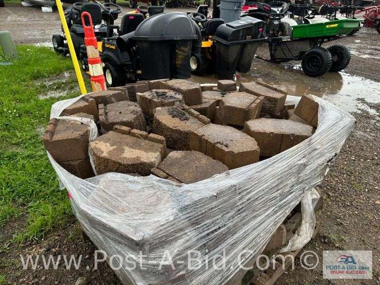 1 Pallet Of Brown Landscaping Bricks, Owner Stated, "Approx. 144 Bricks."