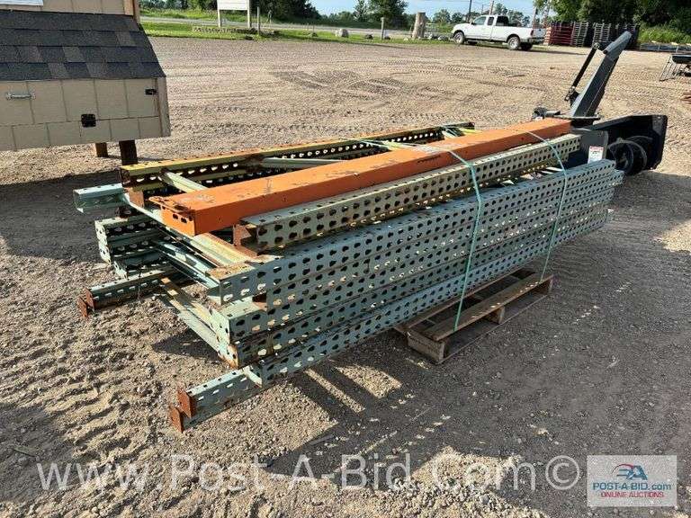 Misc. Pallet Racking Approx. 11 Uprights And 1 Crossbeam.