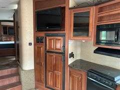 2013 Forest River Wildcat Sterling Edition Model 30 RL Fifth Wheel Camper with Gooseneck Ball Adapte