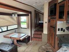 2013 Forest River Wildcat Sterling Edition Model 30 RL Fifth Wheel Camper with Gooseneck Ball Adapte