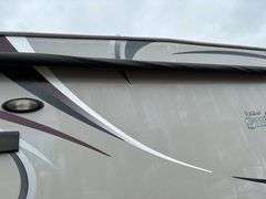 2013 Forest River Wildcat Sterling Edition Model 30 RL Fifth Wheel Camper with Gooseneck Ball Adapte